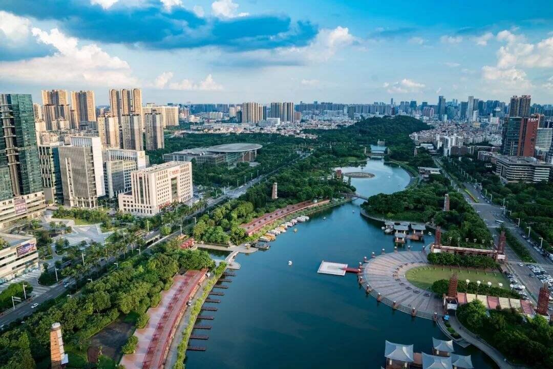 探索未來，2025新澳門正版免費資本車的時代機(jī)遇與挑戰(zhàn)，2025新澳門正版免費資本車，時代機(jī)遇與挑戰(zhàn)的探索