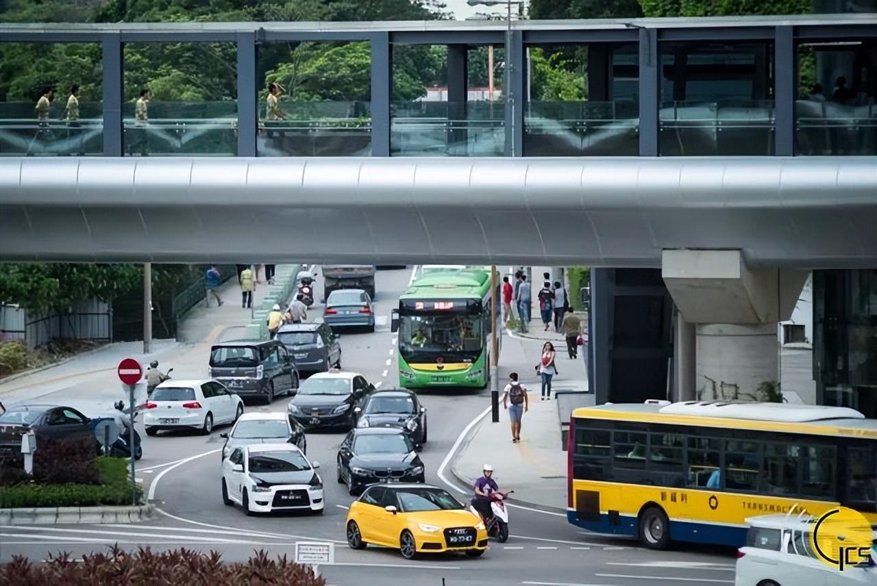 探索未來，2025新澳門正版免費(fèi)資本車的時(shí)代來臨，2025新澳門正版免費(fèi)資本車時(shí)代，探索未來的機(jī)遇與挑戰(zhàn)